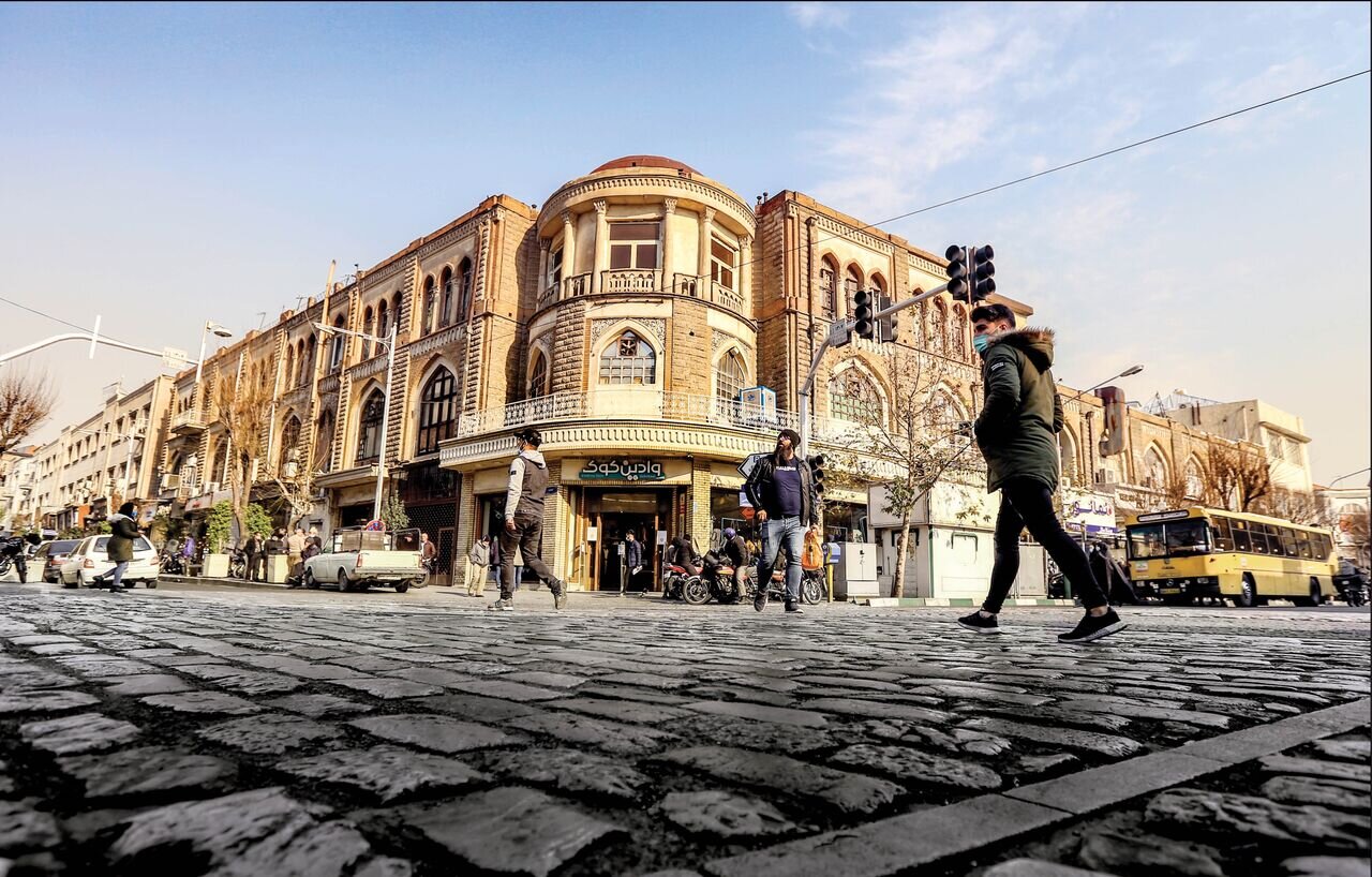 روایتی از یک پل عابر پیاده قدیمی در چهارراه مخبرالدوله | پل چهارگوش افسونگر