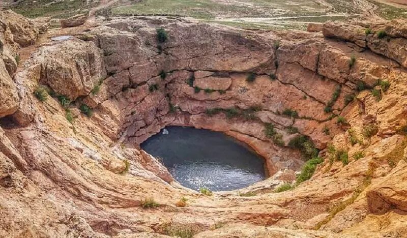 چشمه ای با خواص درمانی در دل تپه های آتشفشانی مشهد