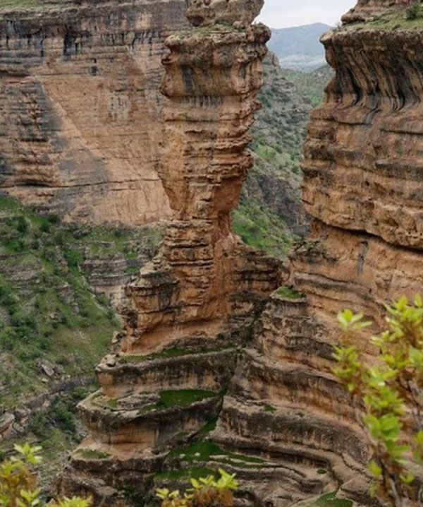 مناره سنگی دره شیرس 